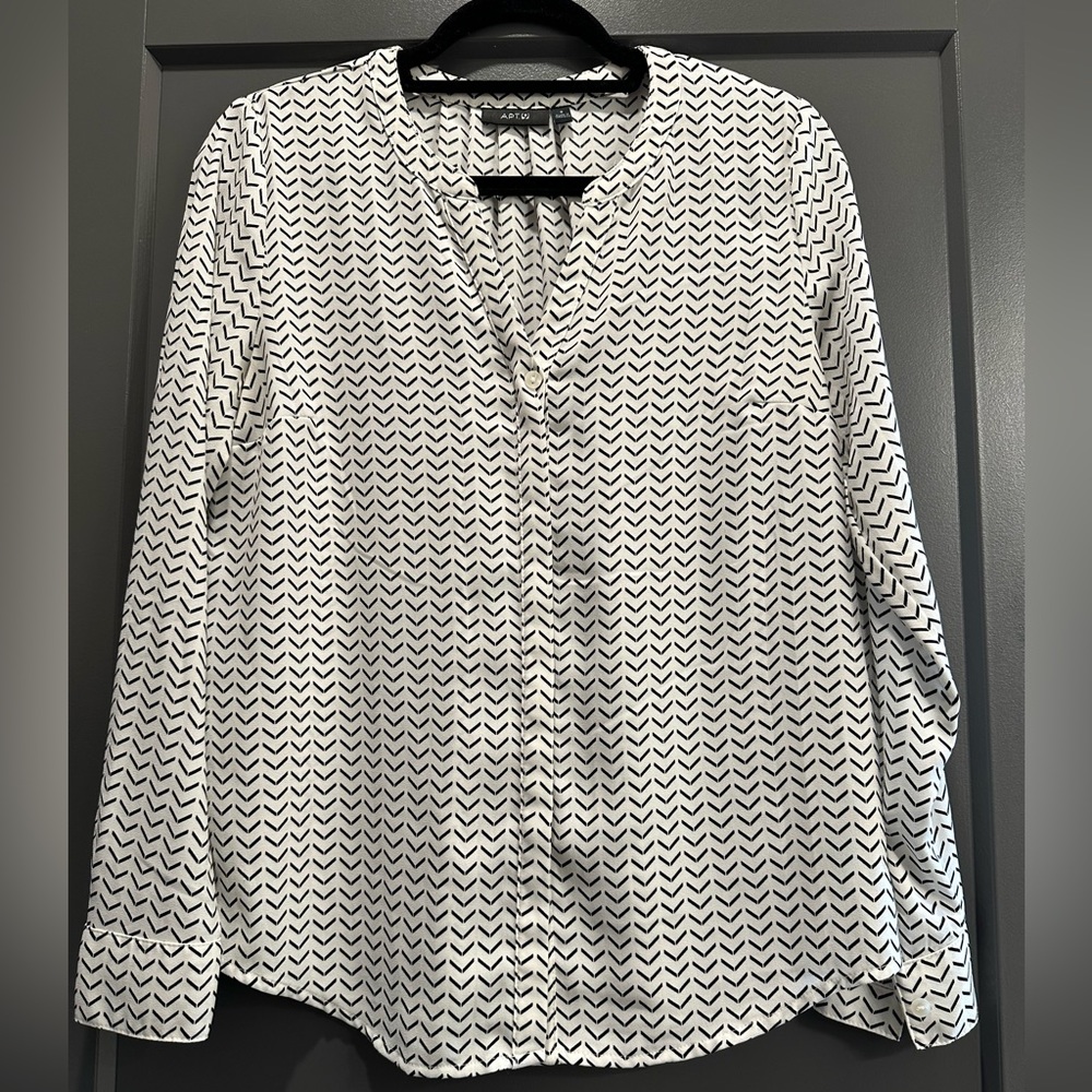 Apt 9 Women's Long Sleeve Black and White Printed Blouse